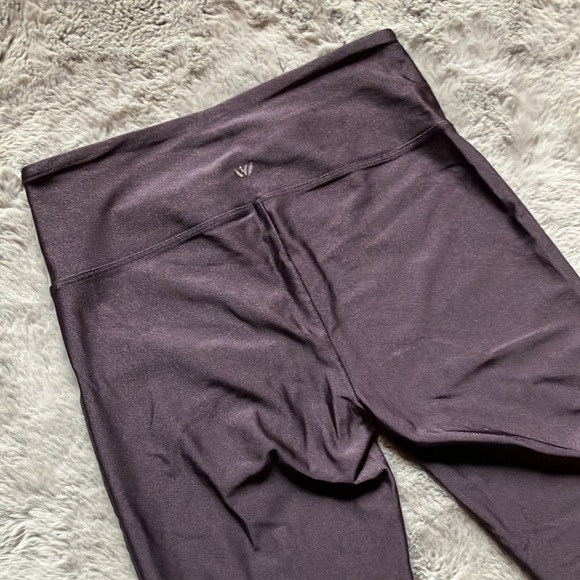 Metallic lilac leggings. Forever 21, small, perfect condition, no pilling. - Picture 5 of 5